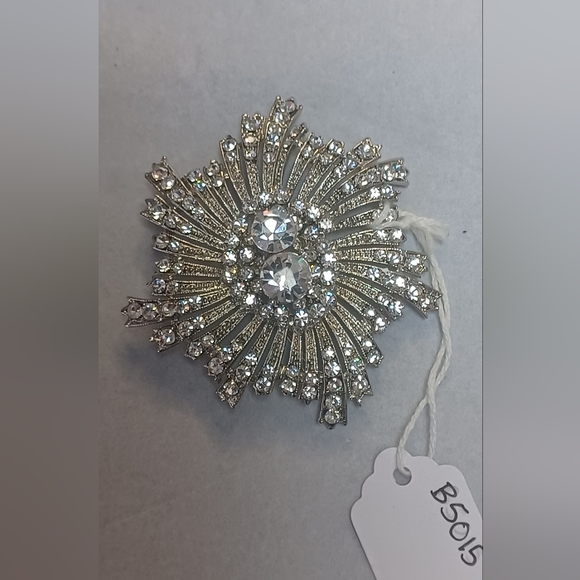 NWT Crystal Brooch - Picture 6 of 8